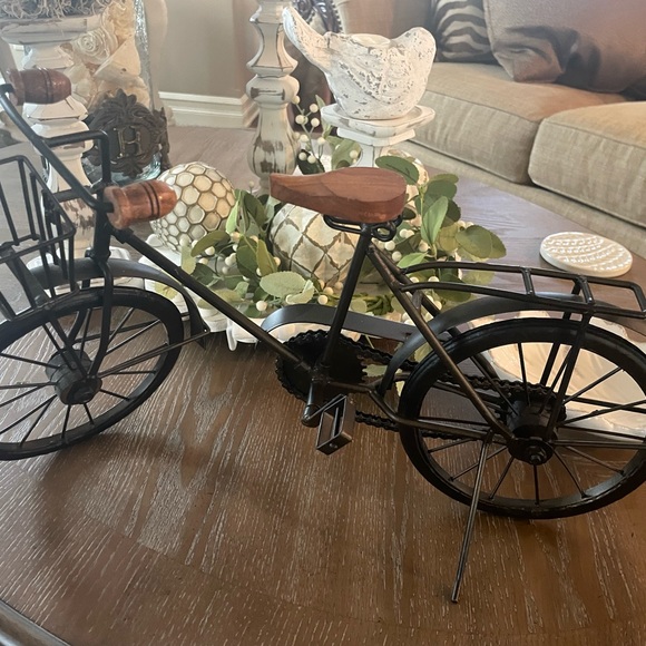 Adorable, bicycle decor - Picture 2 of 2